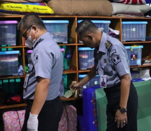 Jelang Tahun Baru, Lapas Kelas IIA Jambi Perketat Pengamanan Melalui Razia Blok Hunian Warga Binaan