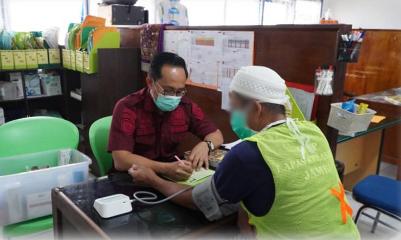 Tim Kesehatan Lapas Kelas IIA Jambi Komitmen Berikan Pelayanan Terbaik Kepada Warga Binaan