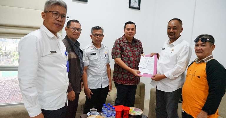 Ketua DPRD Kota Jambi Bersama Warga Kunjungi Dinas PUPR Provinsi Jambi untuk Perjuangkan Aspirasi Warga