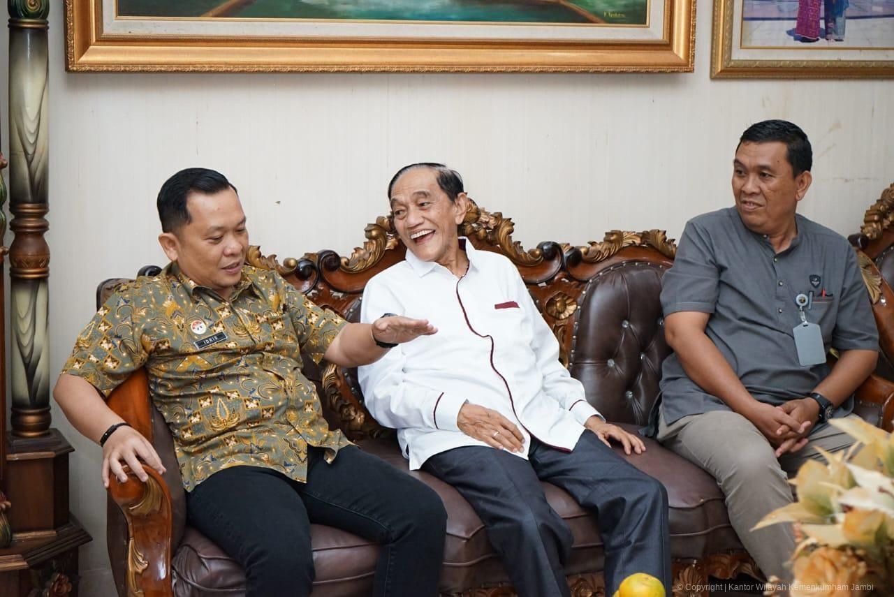 Kakanwil Kemenkum Jambi Lakukan Kunjungan Kehormatan ke Kediaman Eks Sekjen Kemenkumham RI