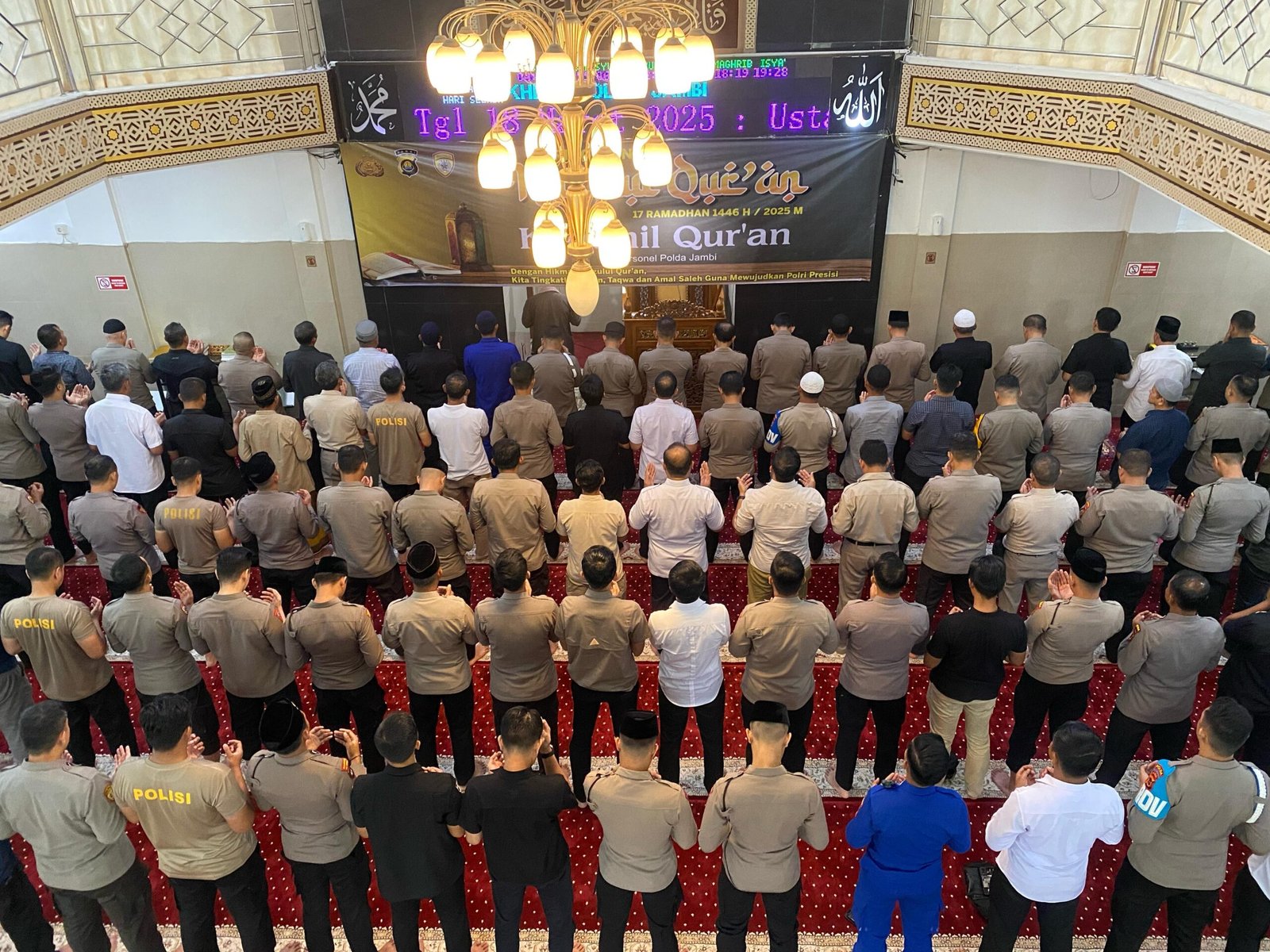 Polda Jambi Gelar Salat Ghaib sebagai Penghormatan untuk Tiga Anggota Polri yang Gugur di Lampung