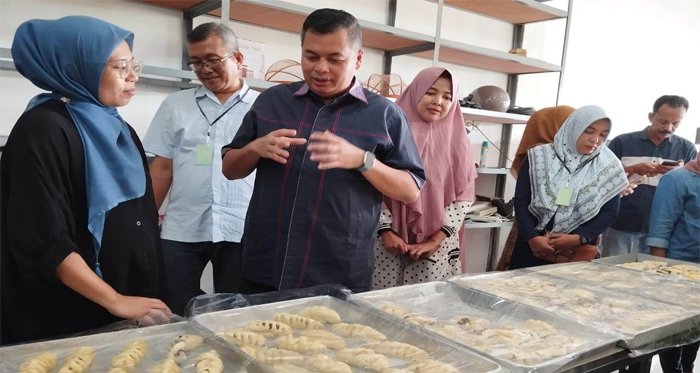 Ketua DPRD Kota Jambi Kemas Faried Alfarelly mengapresiasi pelatihan pembuatan kue bagi pelaku UMKM oleh PTPN IV