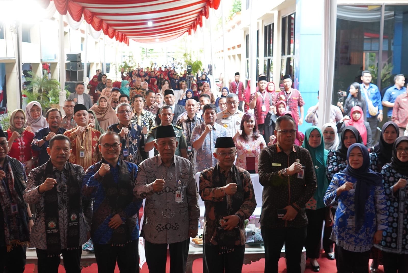 Wagub Sani Dampingi Mendikdasmen Abdul Mu’ti Resmikan BLUD SMK dan Serahkan CSR untuk SLB di Jambi