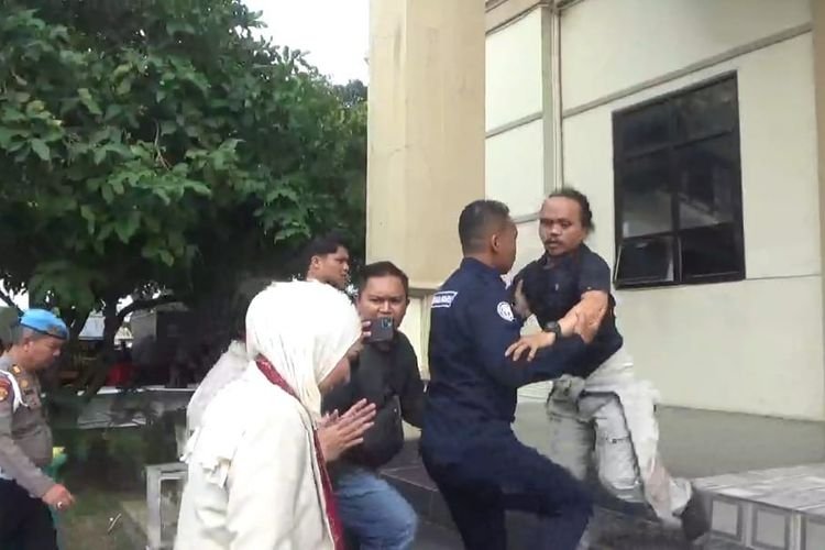 Kunker Komisi III DPR RI di Polda Jambi, Wartawan Dihalangi saat Wawancara Doorstop