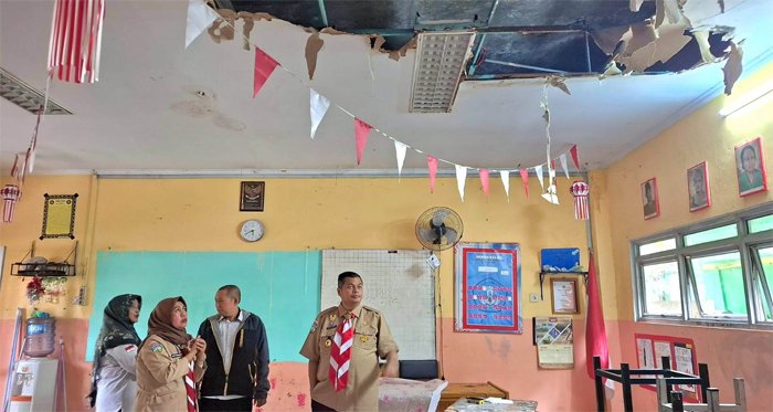 Ketua DPRD Kota Jambi Tinjau Kelas Rusak di SMPN 7: Perbaikan Secepatnya Dilakukan