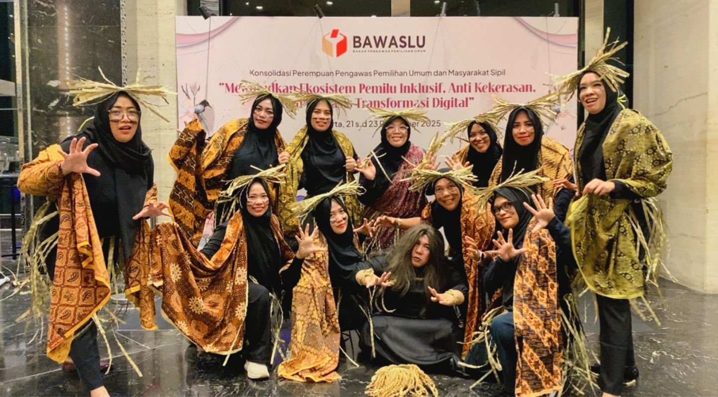 Memukau! Srikandi Bawaslu Jambi Tampilkan Tarian Layang Pekaseh di Konsolnas Perempuan Bawaslu RI
