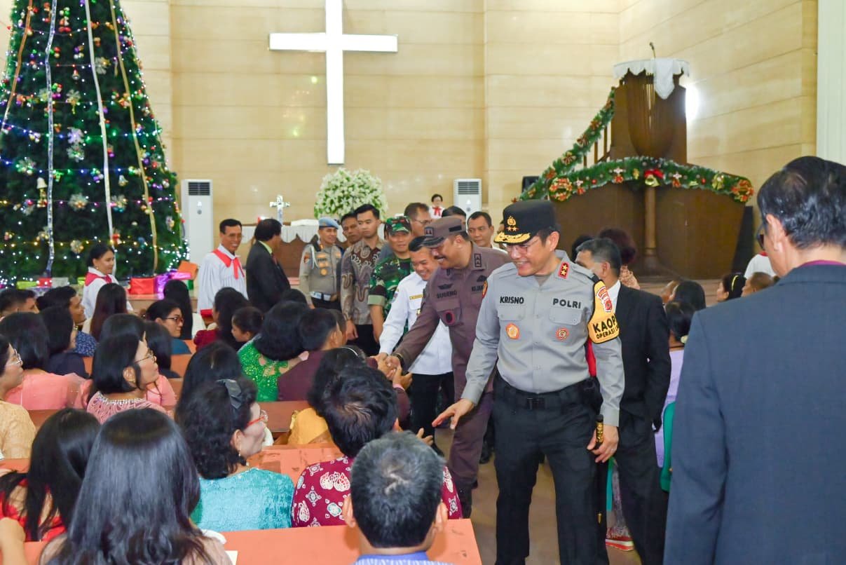 Kapolda Jambi dan Gubernur Al Haris Pastikan Pengamanan Ibadah Natal 2025 Aman dan Kondusif