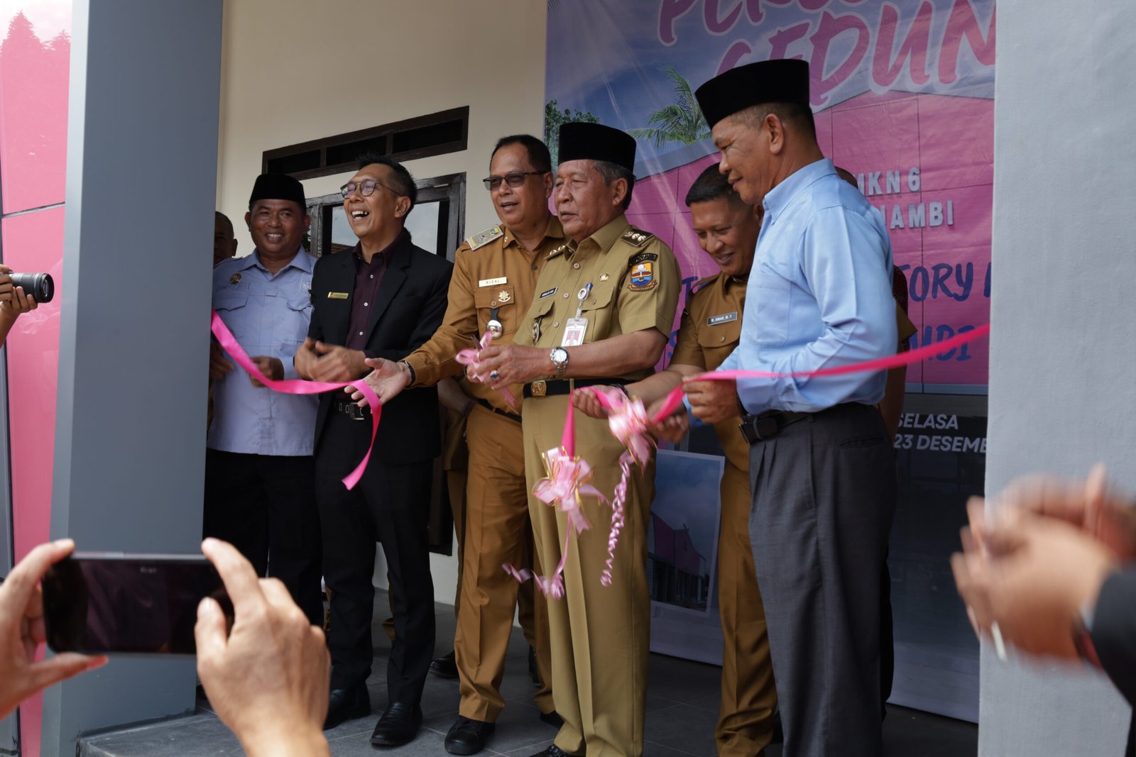 Wagub Abdullah Sani Resmikan Gedung RPS Kuliner di SMKN 6 Kota Jambi