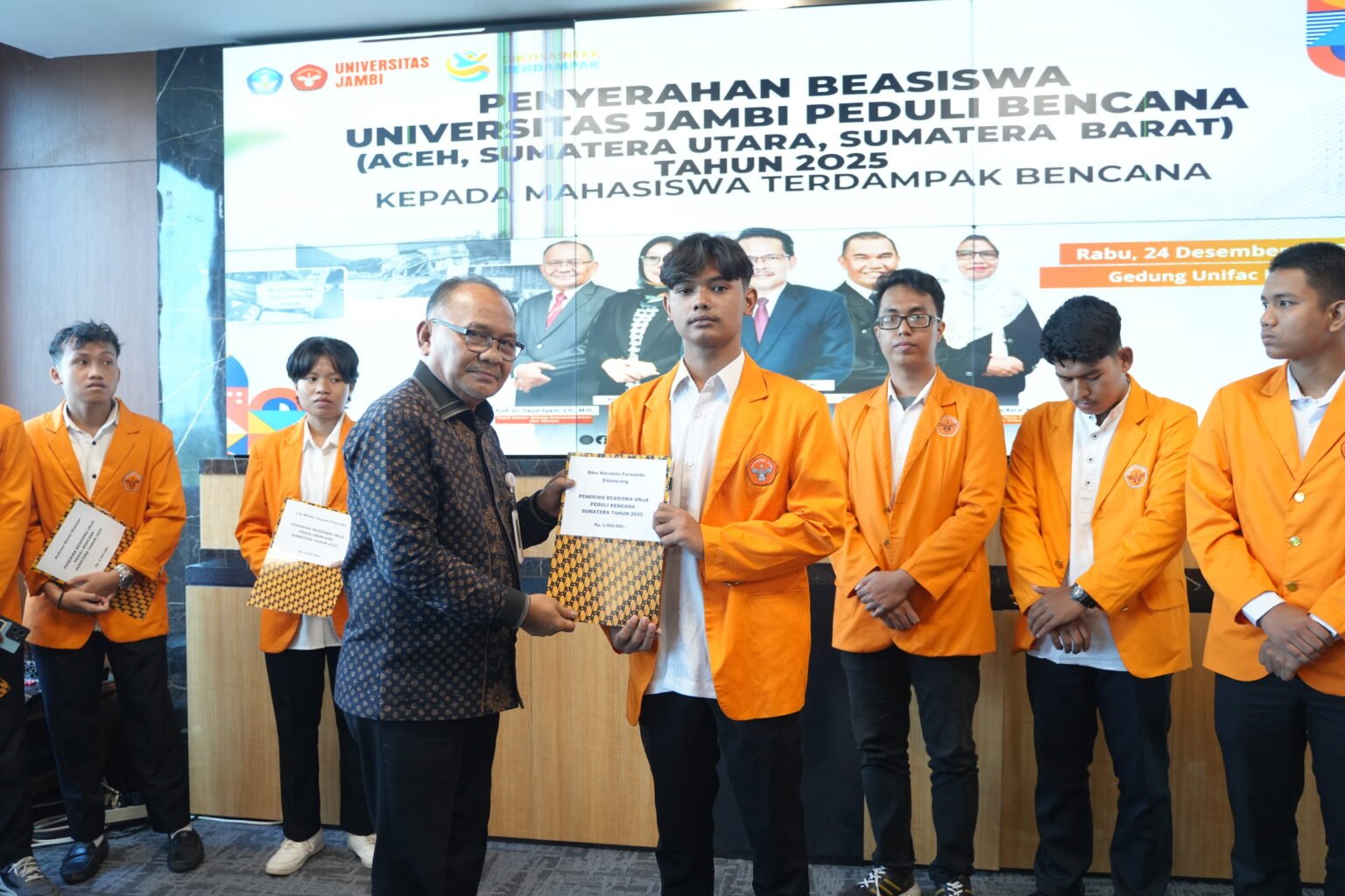 UNJA Salurkan Beasiswa Peduli Bencana 2025 untuk Mahasiswa Terdampak Banjir dan Longsor Sumatra