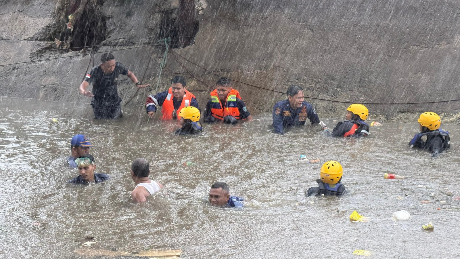 Fariz, Bocah 11 Tahun yang Tenggelam di Sungai Buntung Jambi Ditemukan Meninggal Dunia