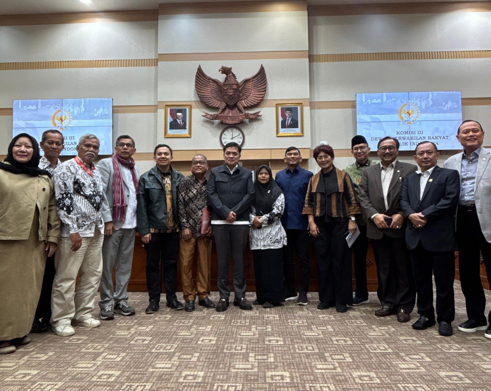 Dugaan Kriminalisasi Guru di Muaro Jambi, Rocky Candra Bawa Tri Wulansari ke Senayan