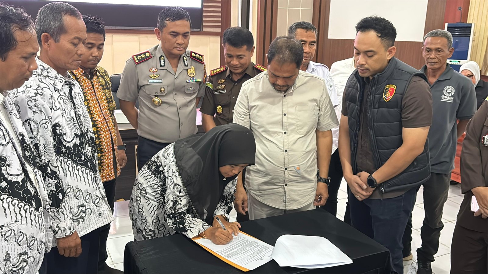 Sempat Dibahas di DPR RI, Kasus ‘Kriminalisasi’ Guru Honorer di Muaro Jambi Resmi Dihentikan