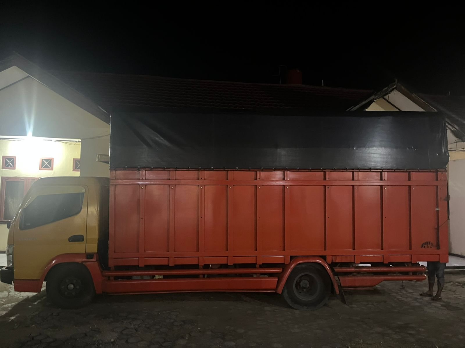 Polda Jambi Amankan 12,3 Ton BBM Ilegal dari Sumsel, Tiga Orang Ditangkap