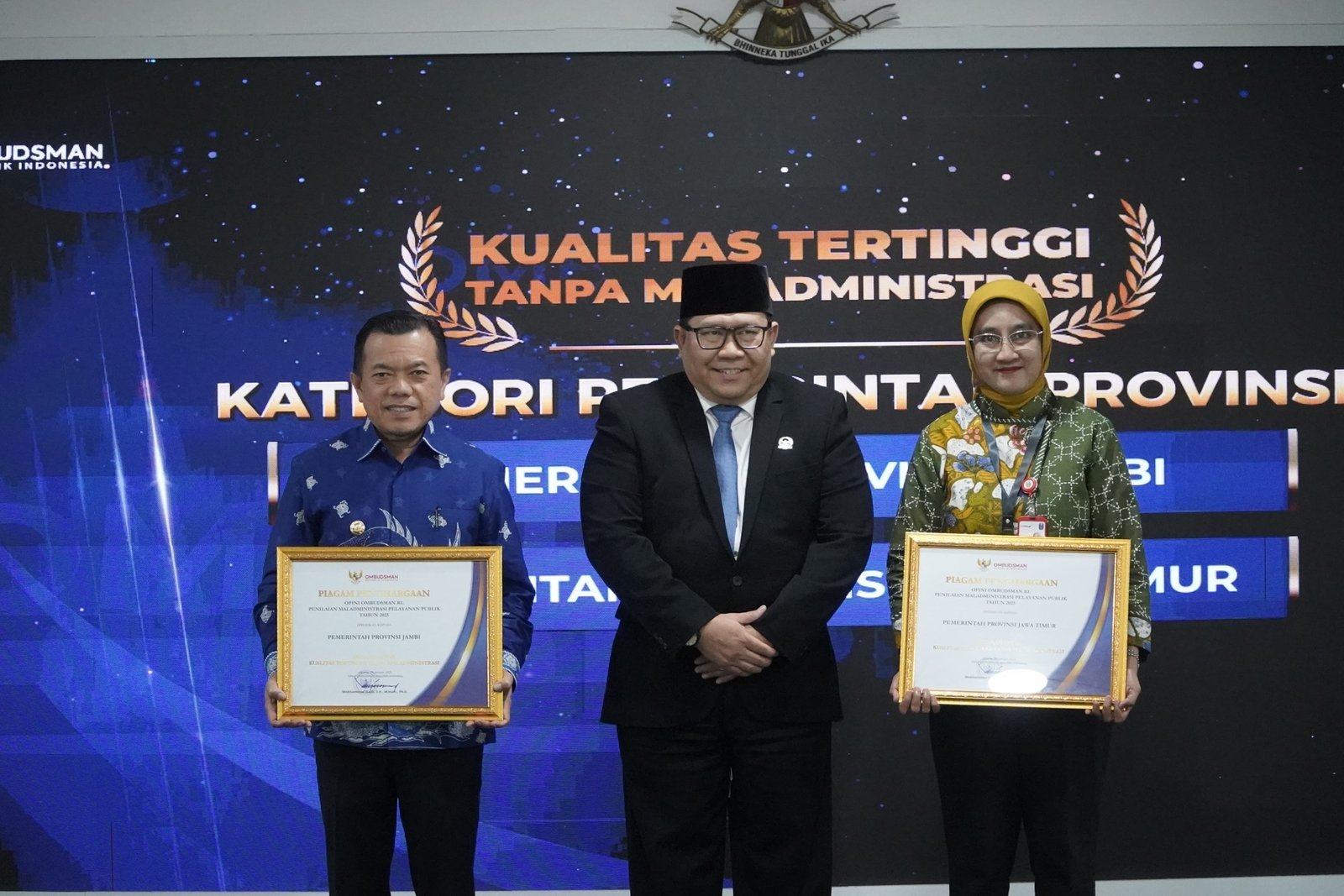 Jambi Peringkat 1 Nasional! Gubernur Al Haris Terima Penghargaan Pelayanan Publik Terbaik dari Ombudsman RI