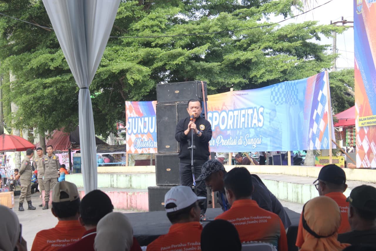 Buka Lomba Perahu HUT Jambi ke-69, Gubernur Al Haris Kampanyekan Sungai Batanghari Bersih