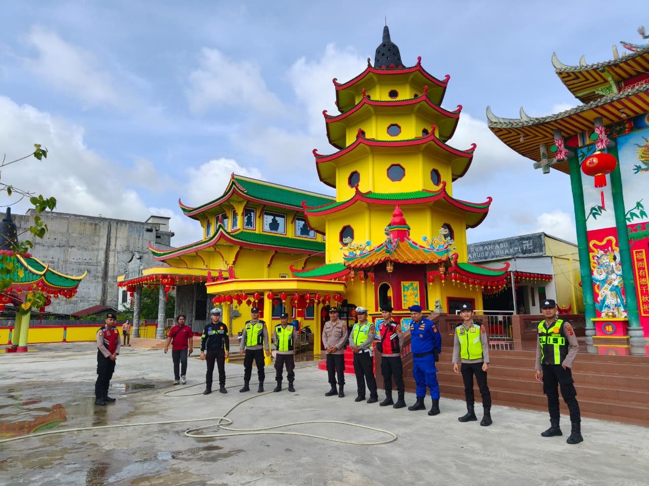 Polres Tanjab Barat gelar patroli pengamanan Imlek 2026.