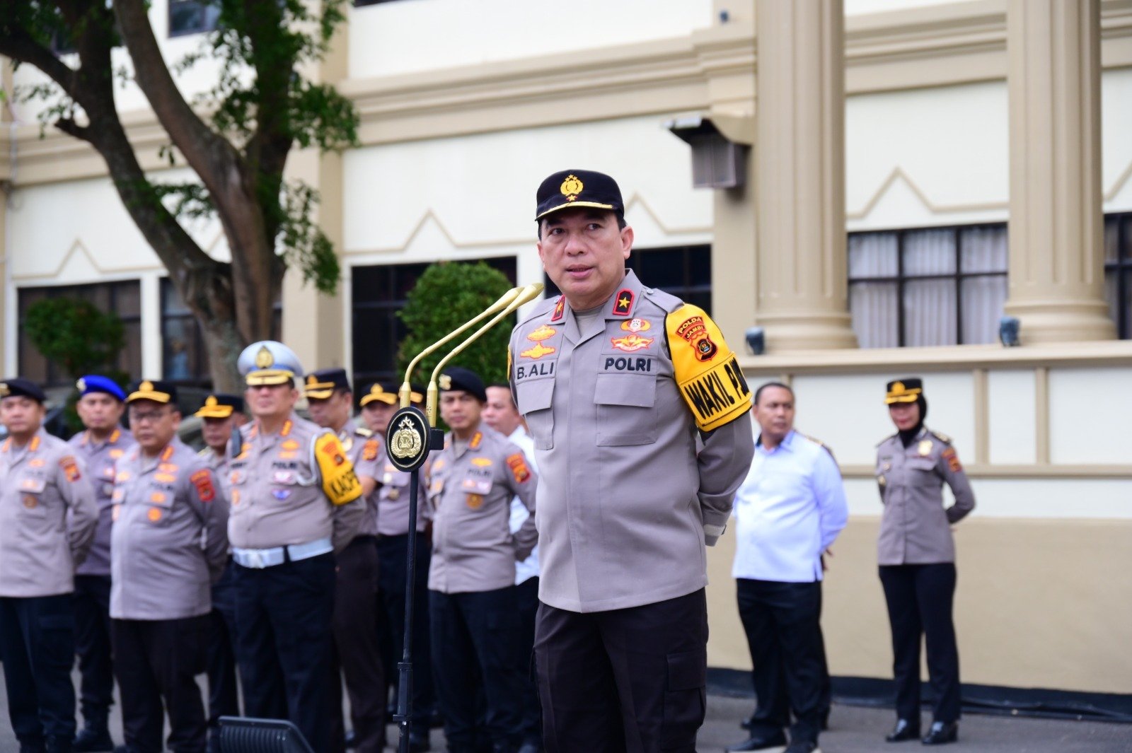Wakapolda Jambi Brigjen Pol Benny Ali pimpin apel pagi di Mapolda Jambi
