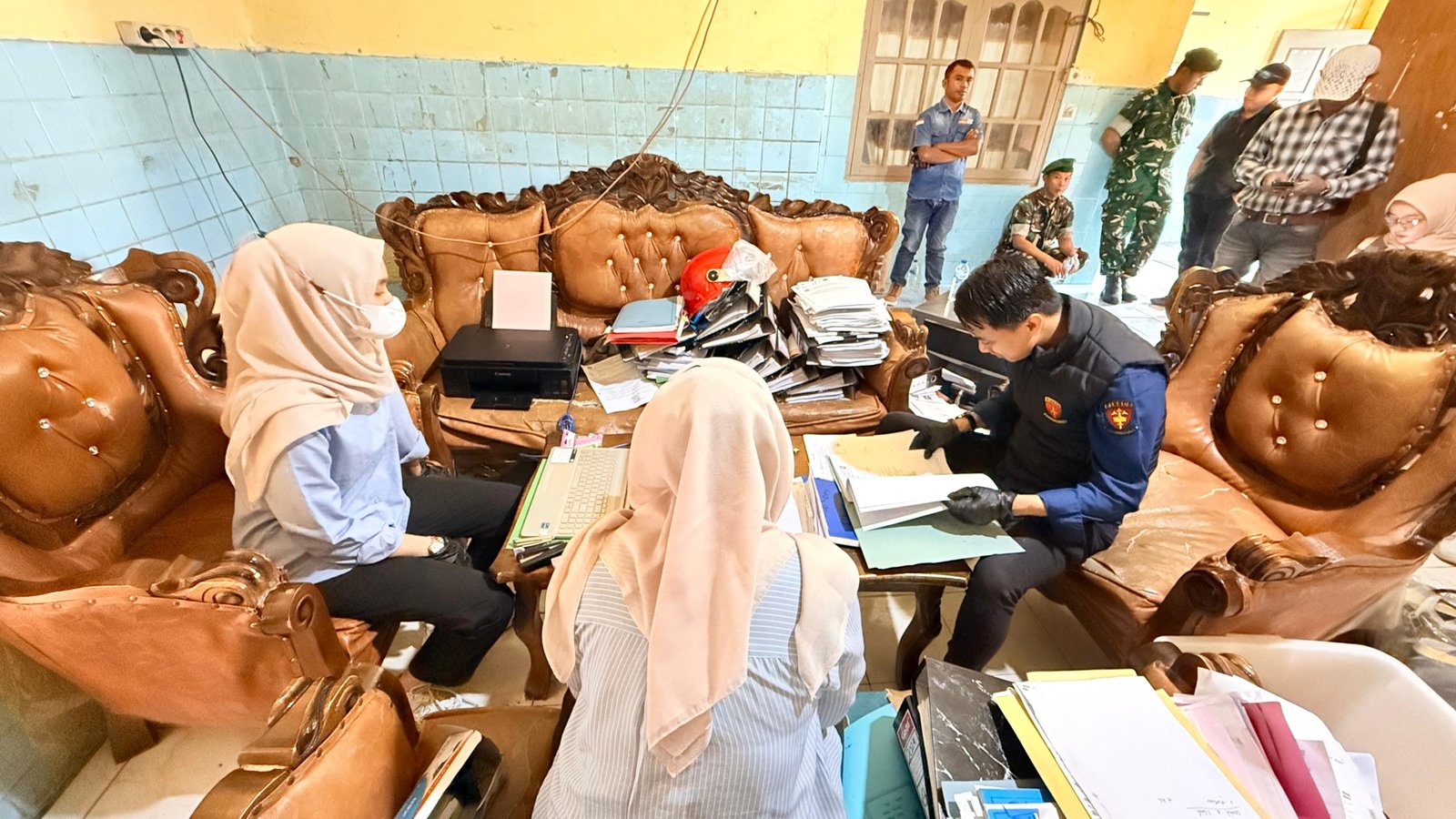 Penyidik Kejari Sungai Penuh geledah kantor Damkar dan SPBU.