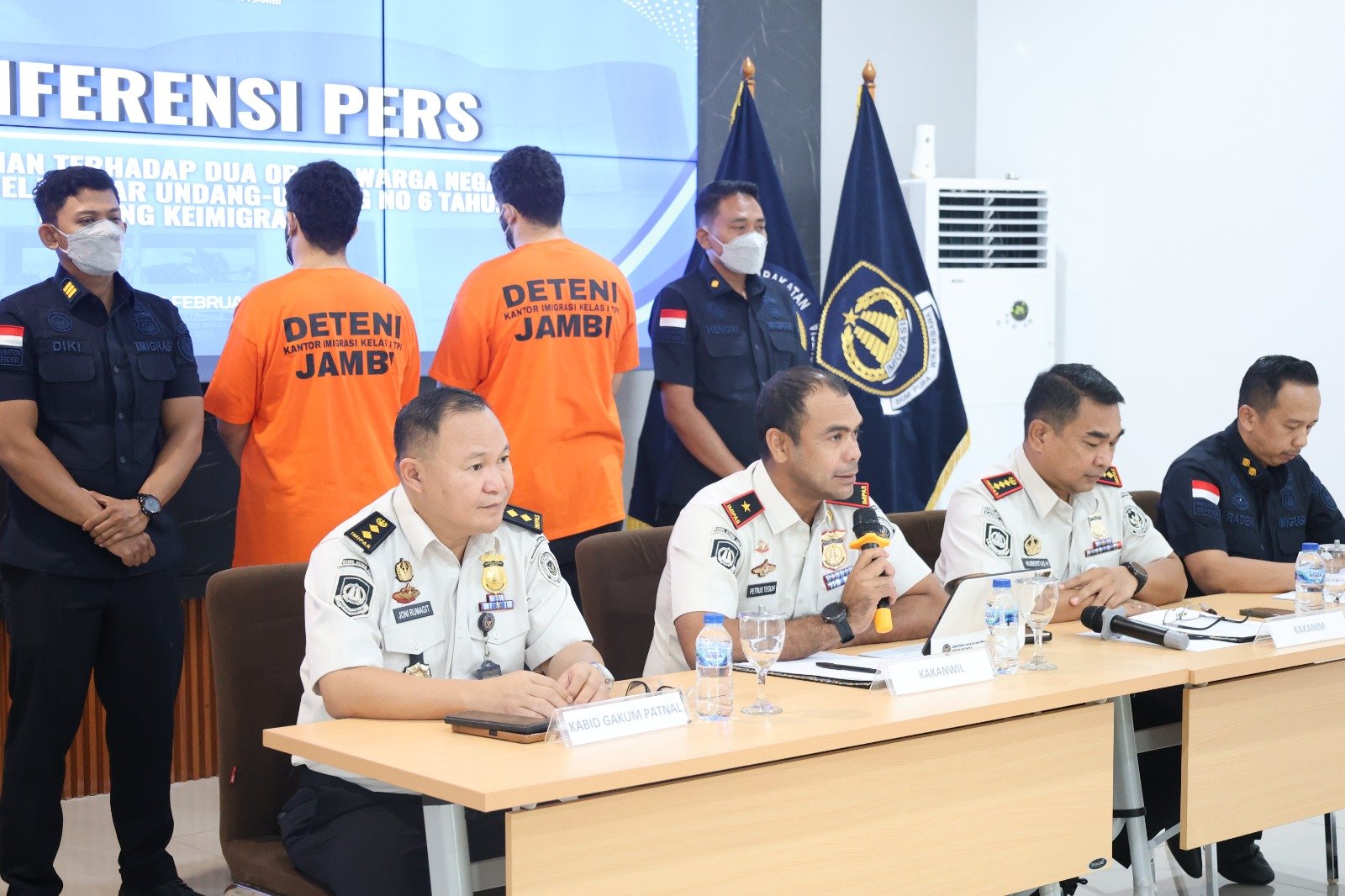 WNA Yaman dideportasi Imigrasi Jambi karena paspor ilegal.