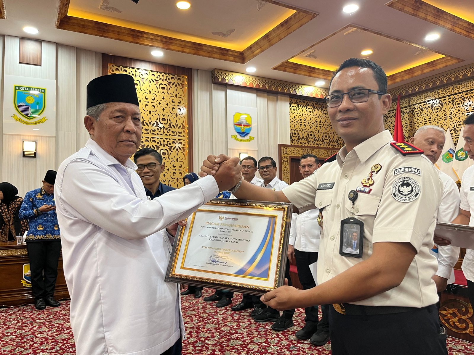 Penyerahan penghargaan Ombudsman RI untuk Lapas Narkotika Muara Sabak.