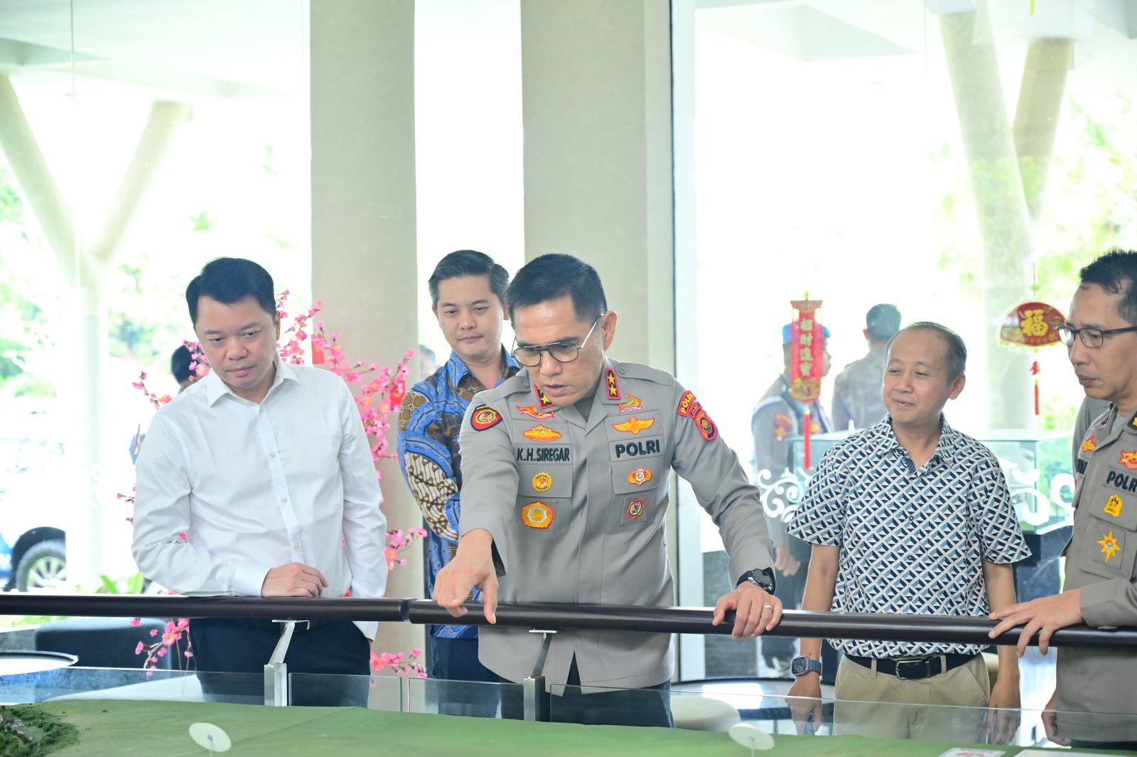 Kapolda Jambi Irjen Pol. Krisno H. Siregar cek lokasi Samsat Muaro Jambi.