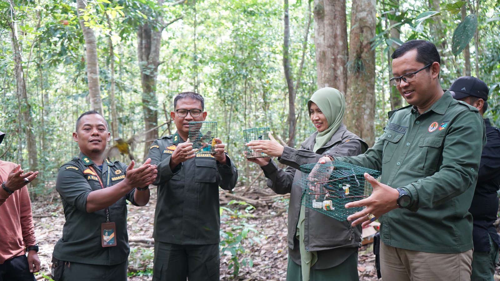 Penahanan burung tanpa dokumen oleh Karantina Jambi.