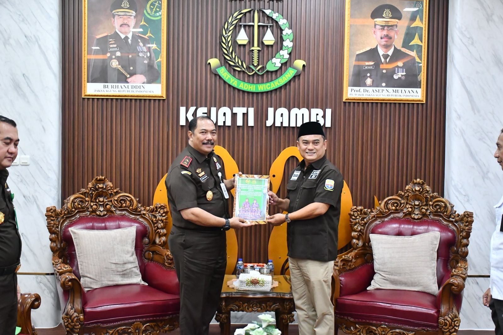 Kajati Jambi Sugeng Hariadi terima kunjungan DPD RI Sum Indra bahas Dana Desa.