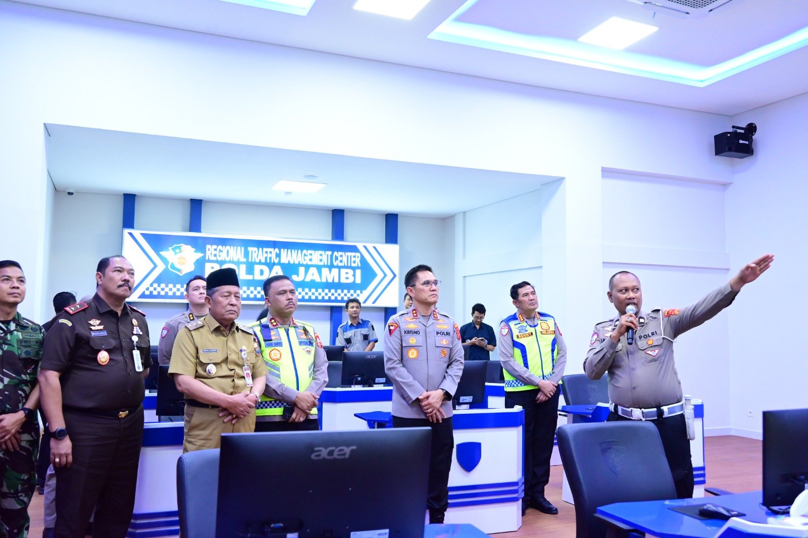 Kapolda Jambi dan Kakorlantas resmikan Gedung RTMC.