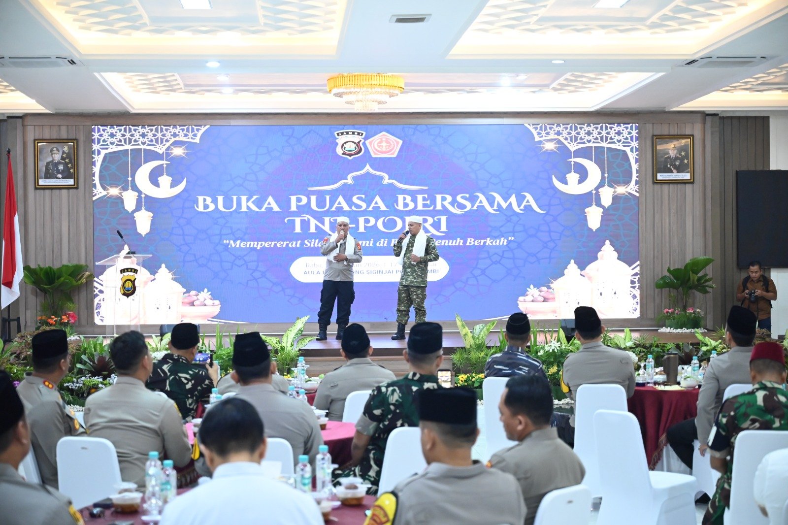 Sinergitas TNI Polri Jambi buka puasa bersama.