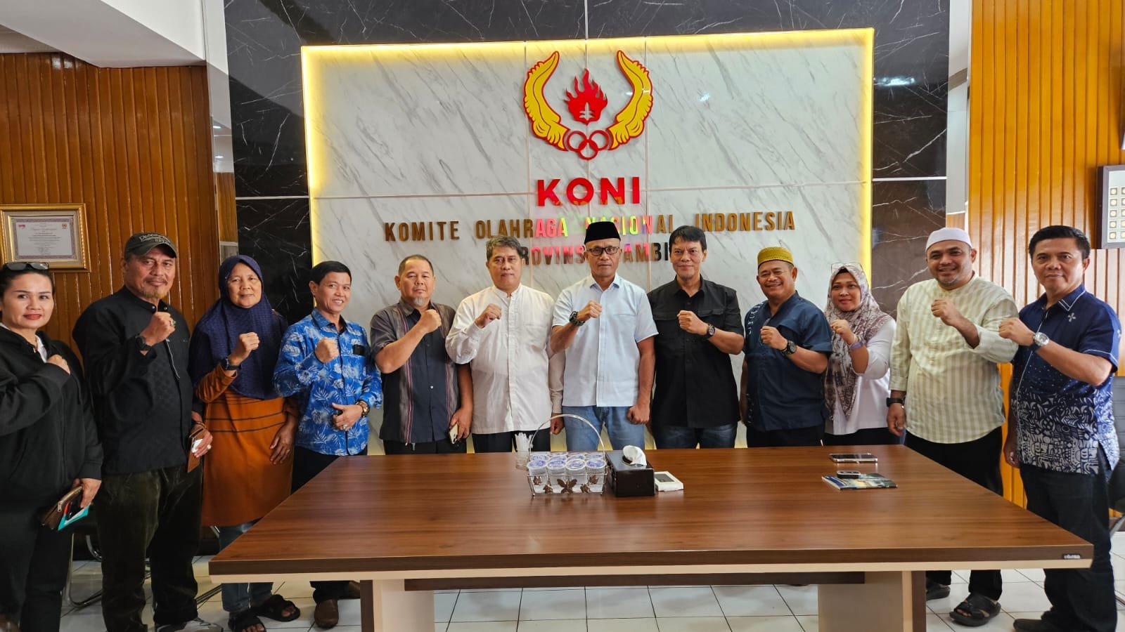 AKBP Mat Sanusi Ketum KONI Jambi terima pengurus Forki Jambi.