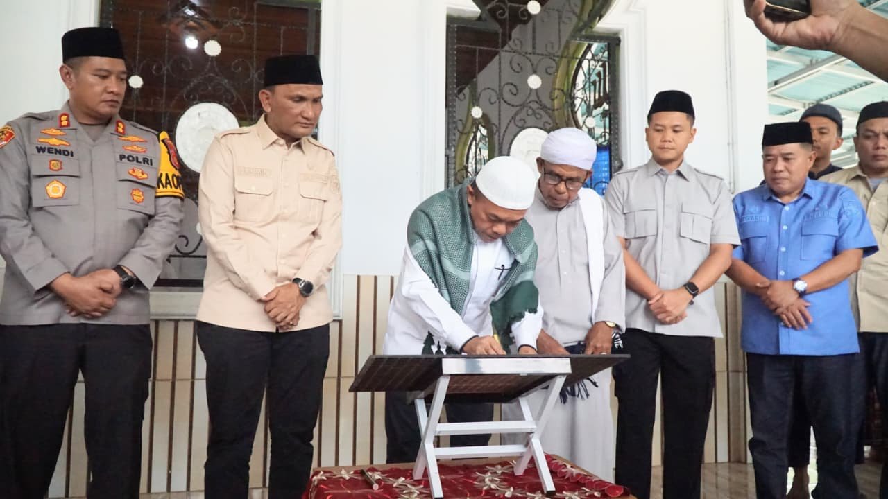 Gubernur Jambi Al Haris resmikan jalan Batang Asai Sarolangun.