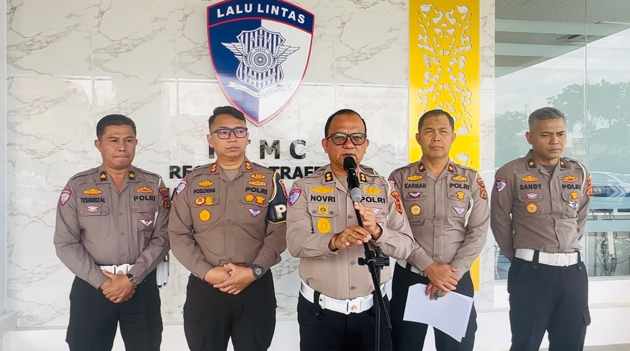 Truk batu bara diamankan Ditlantas Polda Jambi karena melanggar aturan.