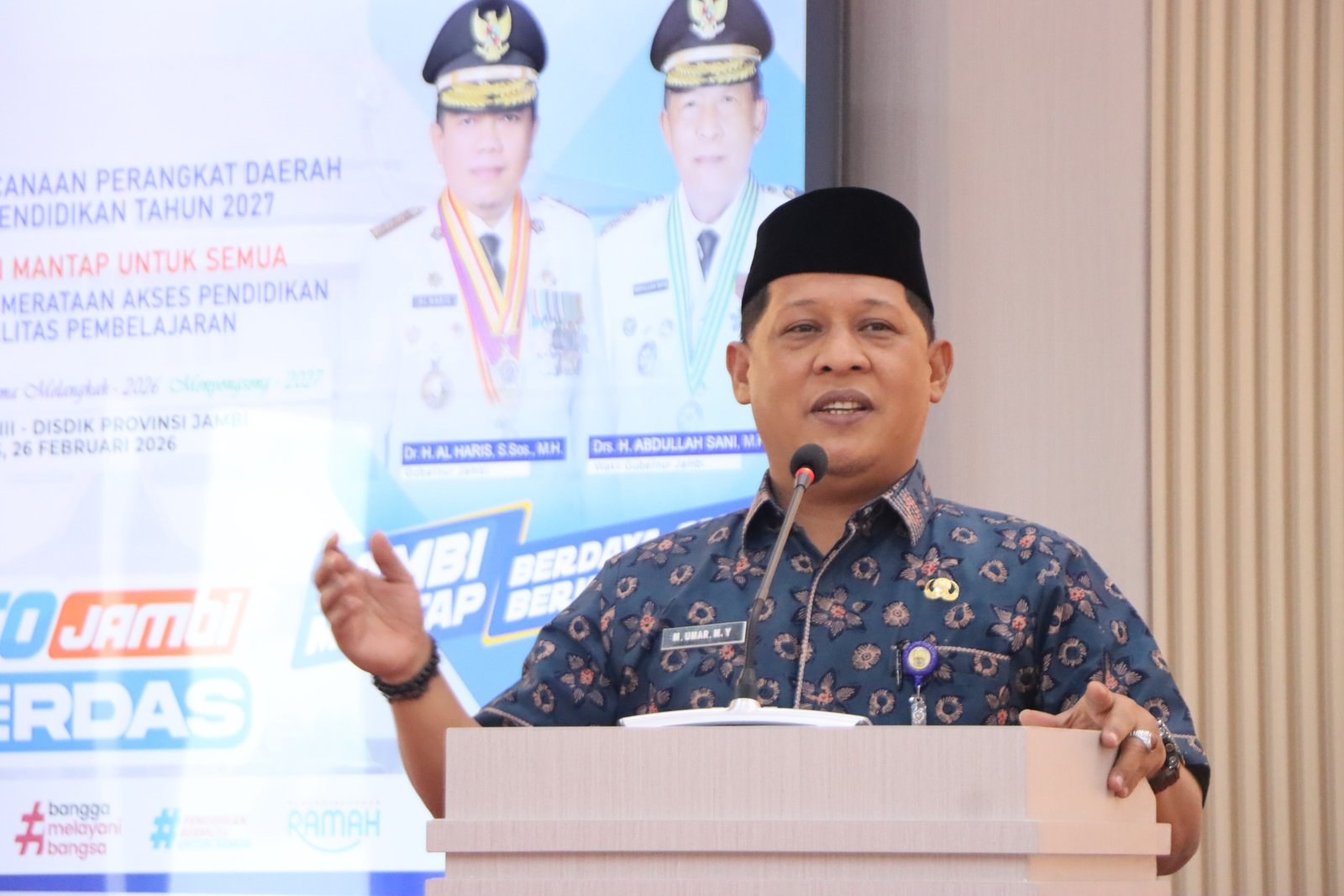 M. Umar MY pimpin forum perencanaan Dinas Pendidikan Jambi.