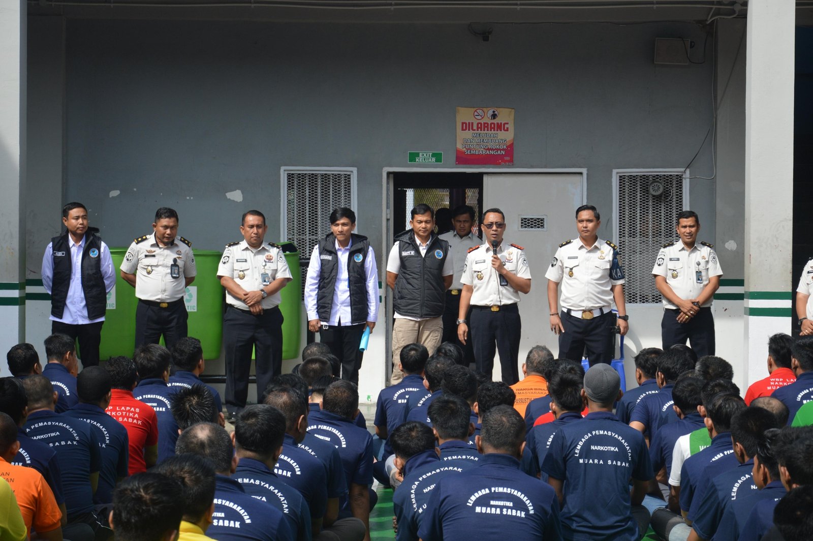 Muhammad Askari Utomo dampingi tes urine di Lapas Muara Sabak.