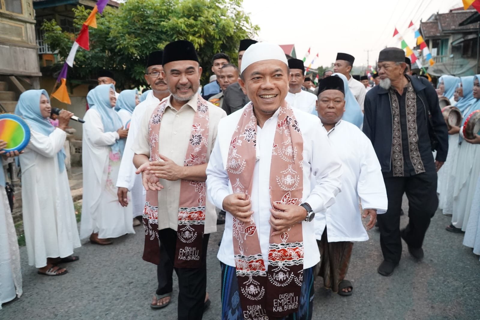 Gubernur Jambi Al Haris dan Bupati Bungo Dedy Putra Safari Ramadhan di Empelu.