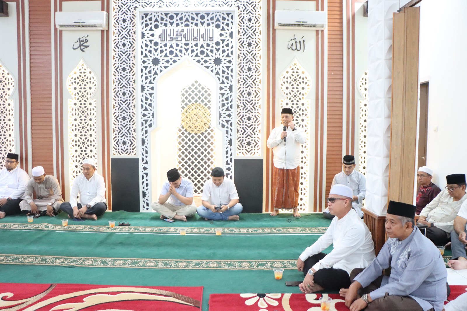M Umar Plt Kadisdik Jambi buka puasa bersama MKKS Kota Jambi.