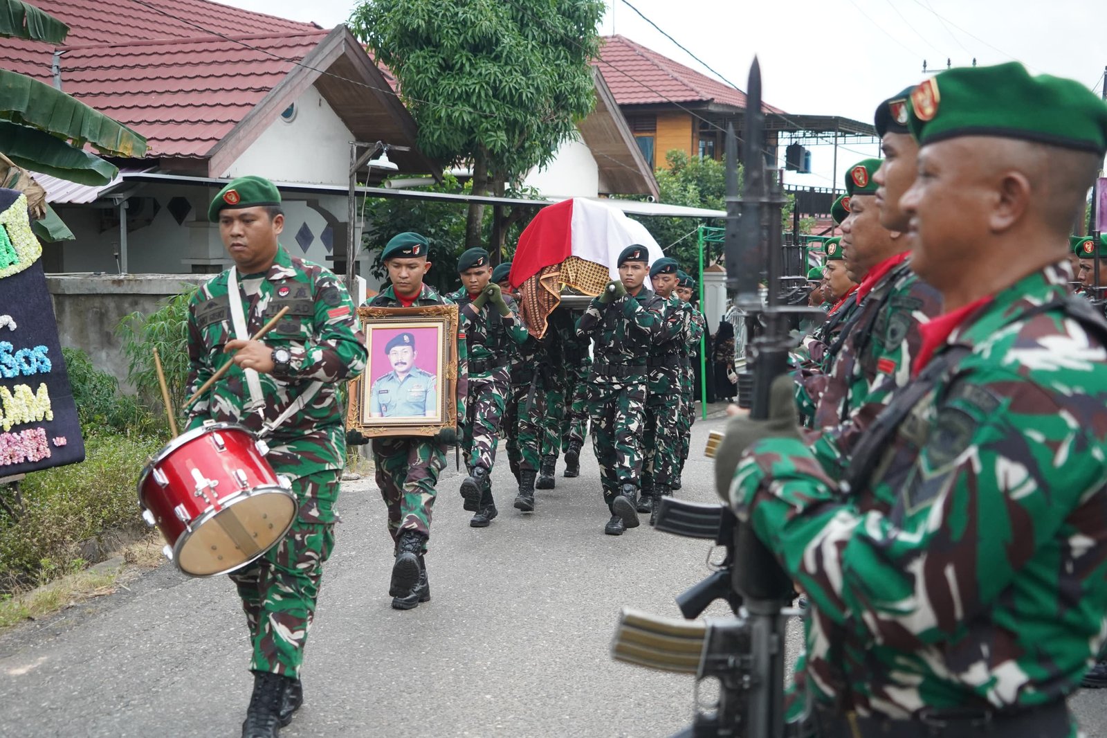 Kolonel Inf Nyamin pimpin upacara militer mantan Danrem 042 Gapu Sutrisno.