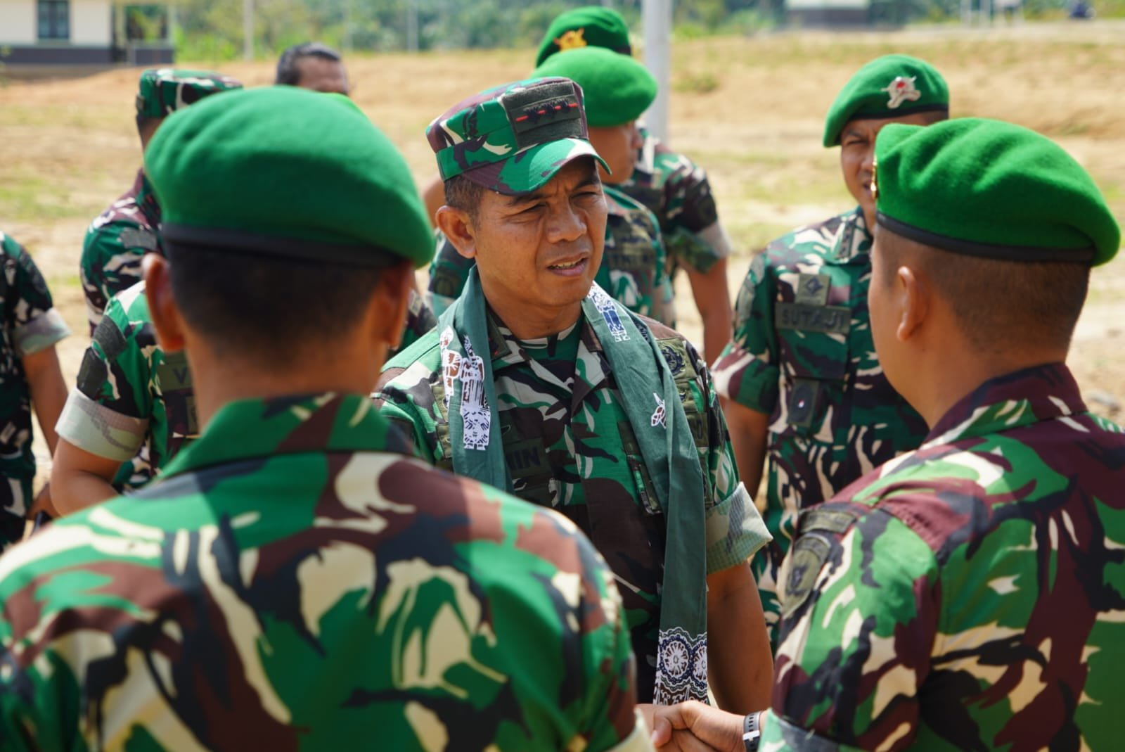 Danrem 042 Gapu Kolonel Nyamin tinjau Yonif TP 844 Tebo.