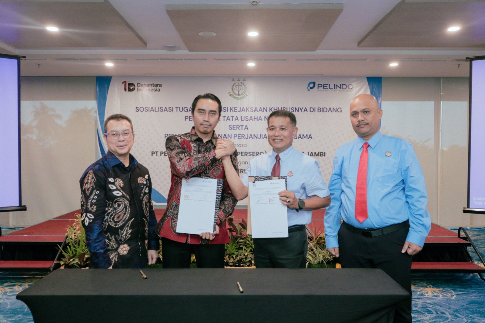 Penandatanganan PKS antara Pelindo Jambi dan Kejari Muaro Jambi.