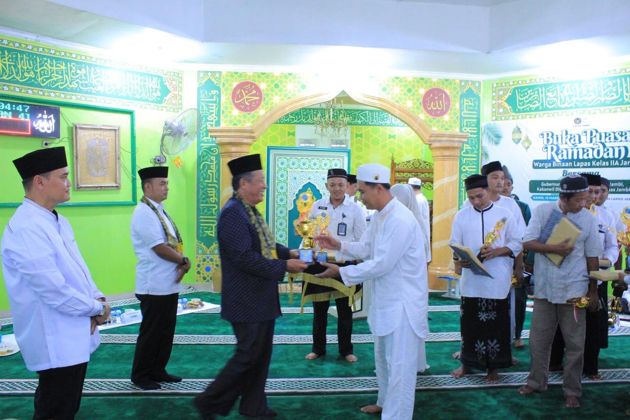 Wagub Jambi Abdullah Sani hadiri penutupan pesantren kilat di Lapas Jambi.