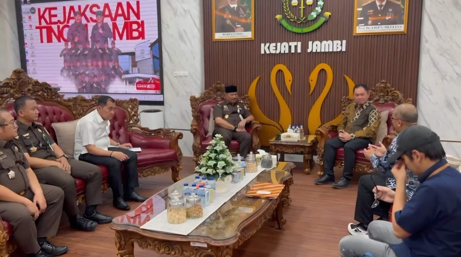 Kajati Jambi Sugeng Hariadi audiensi dengan pimpinan PLN.