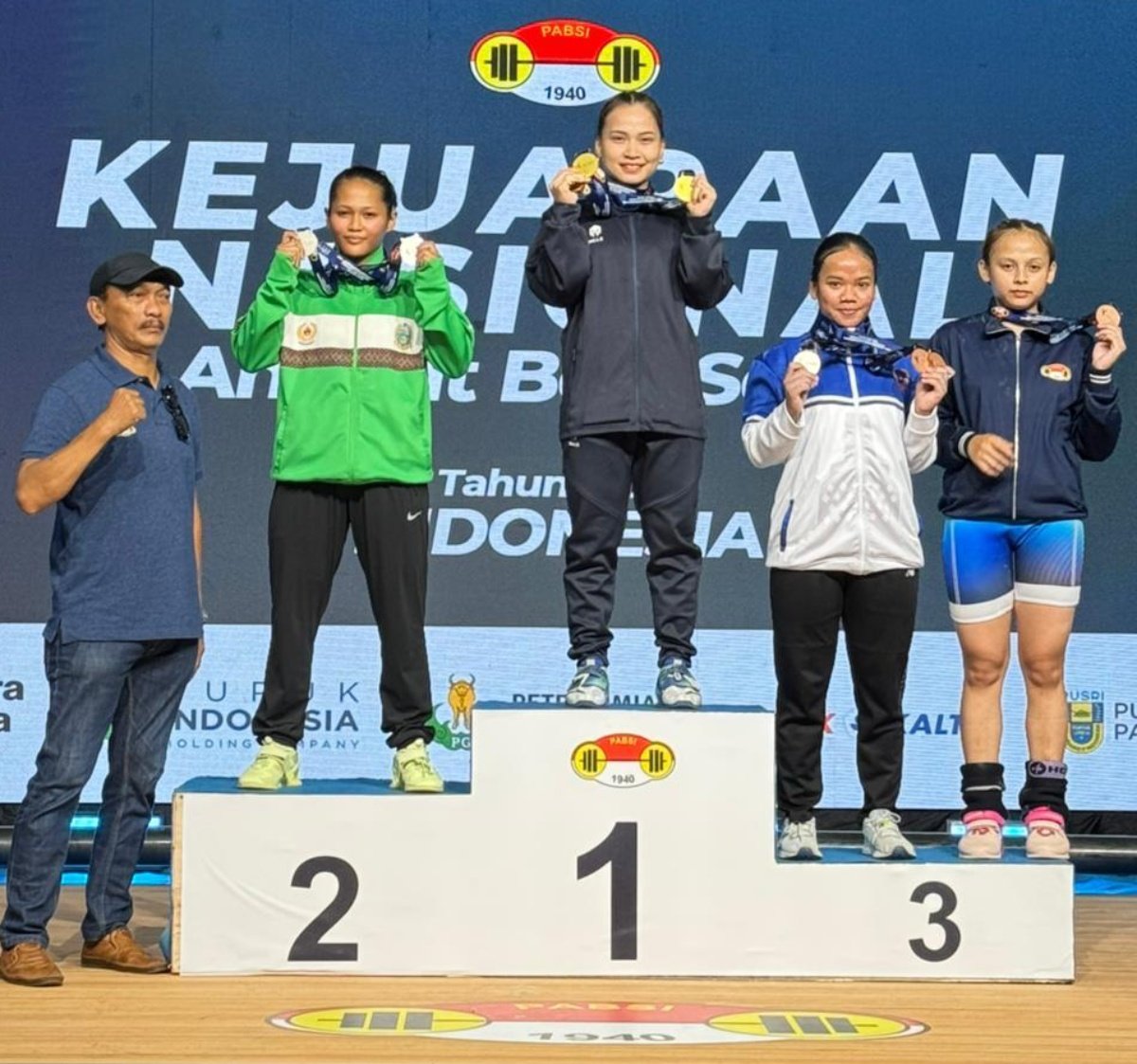 Juliana Klarisa raih tiga emas Kejurnas Angkat Besi 2026 Bandung