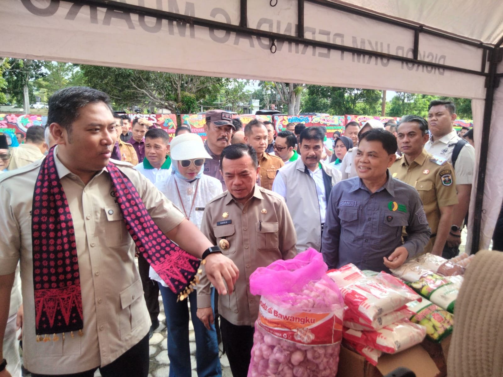 Wamentan Sudaryono didampingi Gubernur Jambi Al Haris saat menghadiri pelantikan DPD HKTI Jambi periode 2026-2031 di Muaro Jambi