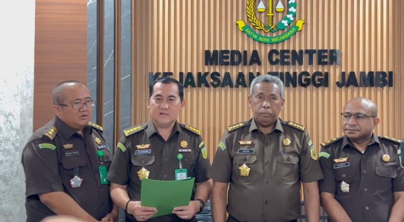 Suasana konferensi pers di kantor Kejaksaan Tinggi Jambi terkait perkembangan perkara PT PAL.