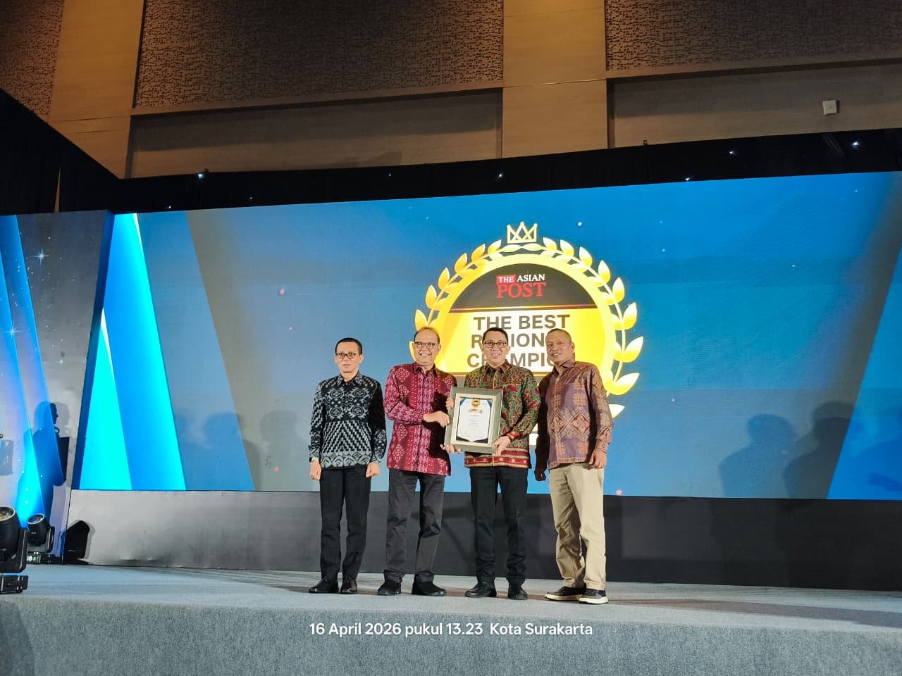 Bank Jambi menerima penghargaan Best Regional Champion 2026 di Solo