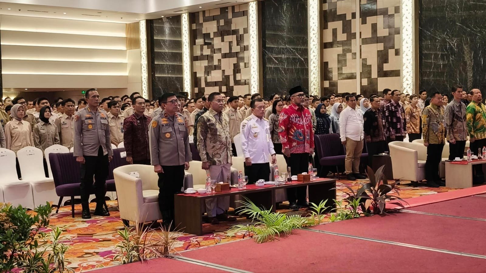Gubernur Jambi Al Haris saat memberikan sambutan dalam rapat konsolidasi Program Makan Bergizi Gratis di Jambi.