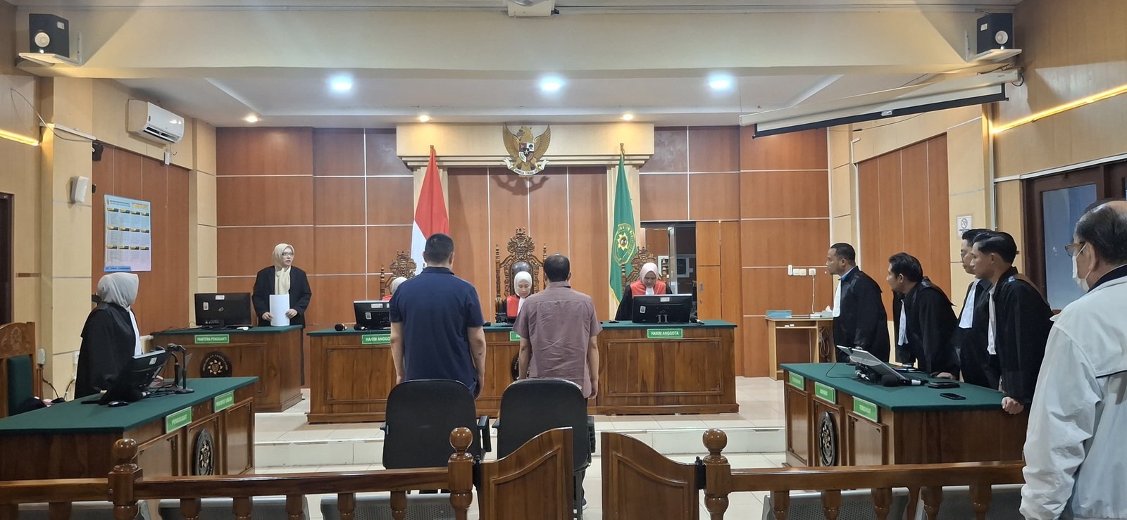Tim penasehat hukum Bengawan Kamto saat memberikan argumen dalam sidang Replik di Pengadilan Tipikor Jambi.
