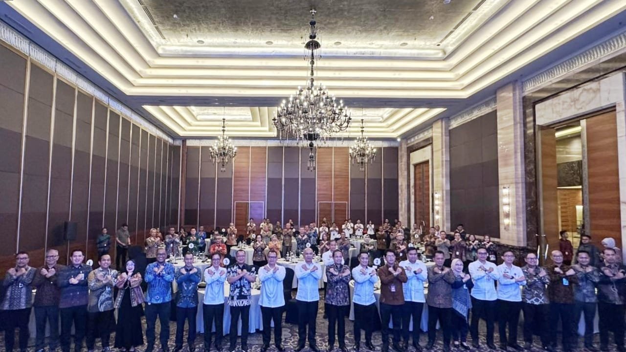 Direktur Utama Bank Jambi Khairul Suhairi saat menghadiri penandatanganan MoU ASBANDA dan BSSN terkait keamanan siber.