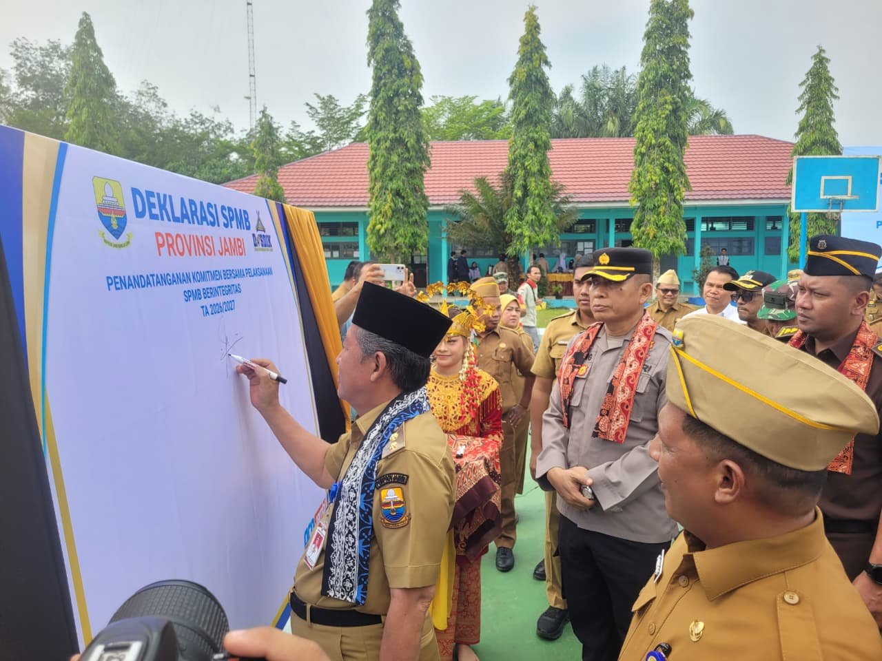 Berpusat di SMAN 1 Muaro Jambi, Wagub Abdullah Sani Pimpin Upacara Launching SPMB 2026