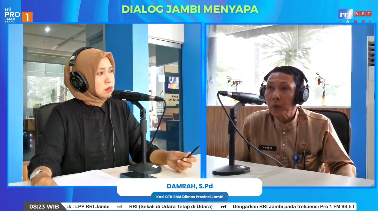 alt="Kasi GTK Bidang SMA Disdik Jambi Domrah saat menyampaikan materi pencegahan radikalisme anak dalam dialog RRI"